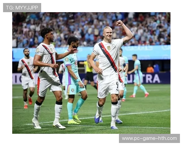 哈兰德顺势按压防守后轻推打门