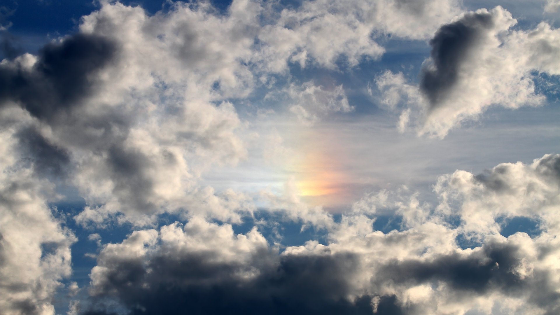 华体会平台-俄军打击F-16基地，新兵营被夷为平地，俄军fsb